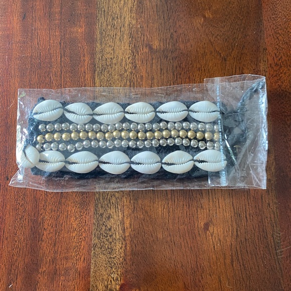 NWT Anthropologie Cocobelle Papua Shell Beaded Woven Bracelet Woman’s Black - Picture 8 of 9